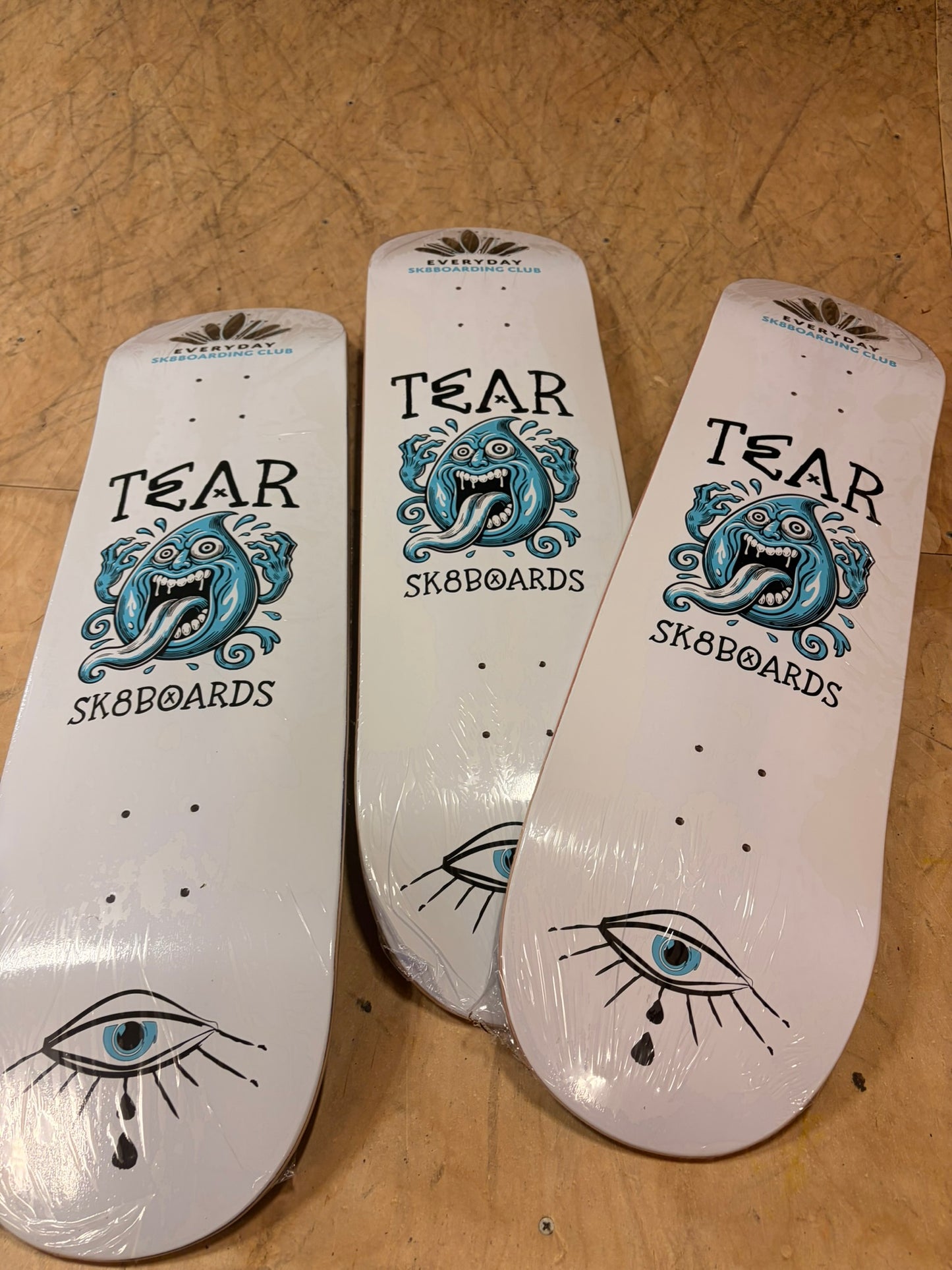 B: Tear Sk8board Deck
