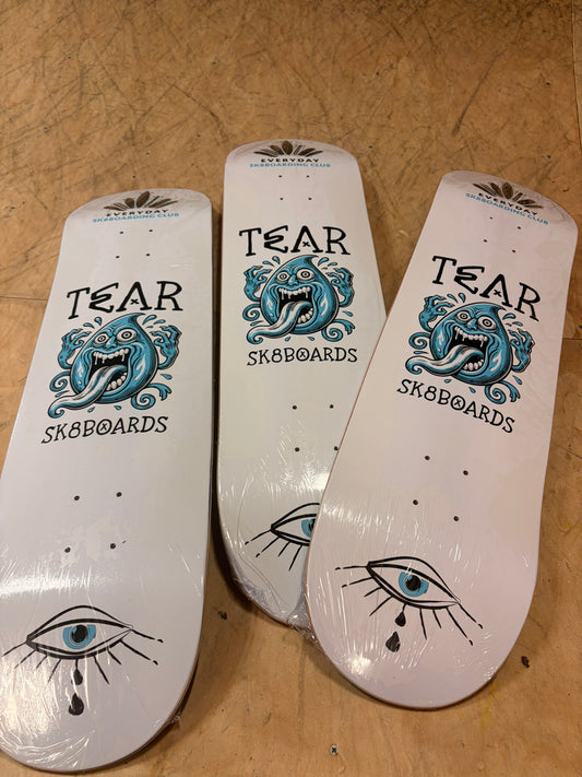 B: Tear Sk8board Deck
